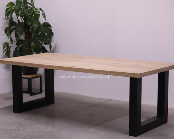 eiken-tafel-(22.5:22.5)-met-stalen-onderstel.1