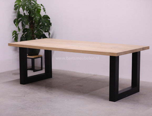 eiken-tafel-(22.5:22.5)-met-stalen-onderstel.5