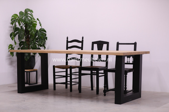 eikenhouten-eettafel(40)met-stalen-onderstel.2
