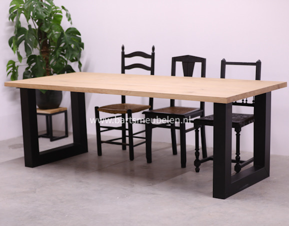 eikenhouten-eettafel(40)met-stalen-onderstel.3