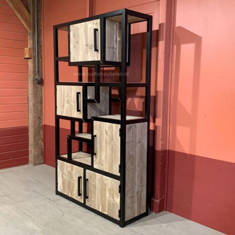 industriele-vakkenkast-steigerhout-en-staal-kruisland.2