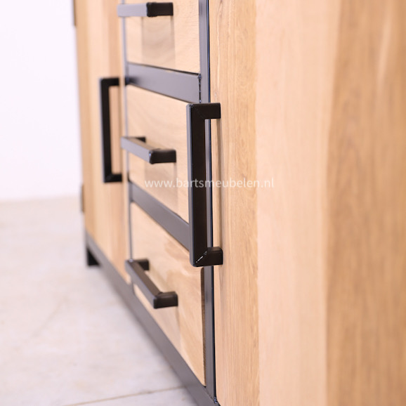 Industriele-kast-moeraseik-Lesli.5