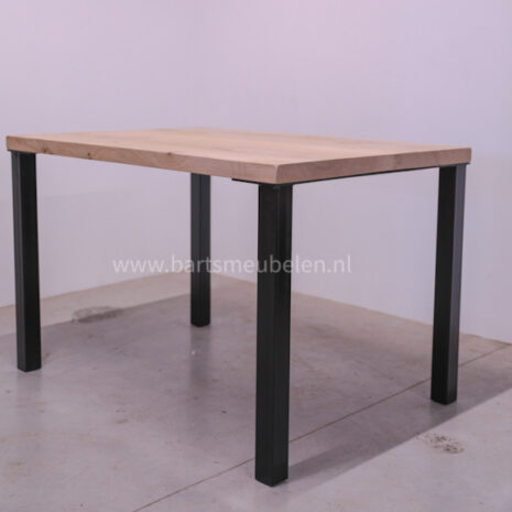 eiken eettafel 40 met 4 stalen poten eiken-eettafel-40-met-4-stalen-poten
