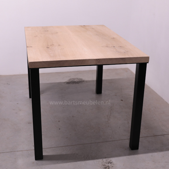 eiken-eettafel-40-met-4-stalen-poten.1