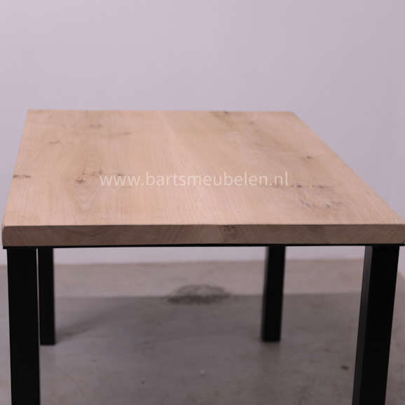eiken-eettafel-40-met-4-stalen-poten.3