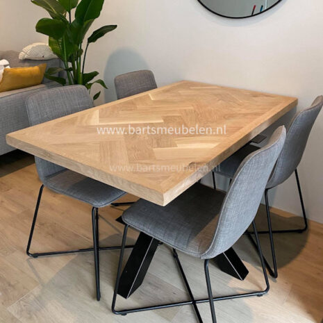 eiken eettafel visgraat met stalen matrix eiken-eettafel-visgraat-met-stalen-matrix