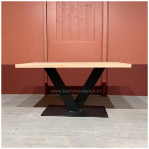 eiken-eettafel(40)met-stalen-v-poot.5