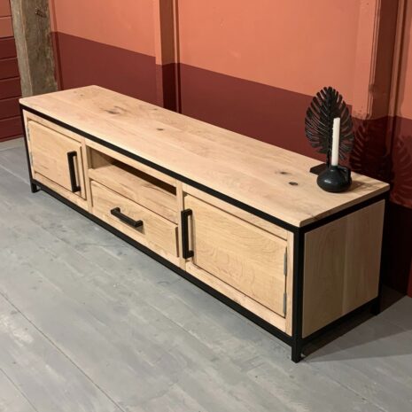 industrieel tv meubel imke van eikenhout en staal