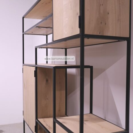 afbeelding detail stalen frame met eikenhout