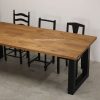 donker eikenhouten tafel met u onderstel zwart donker eikenhouten tafel met u onderstel zwart