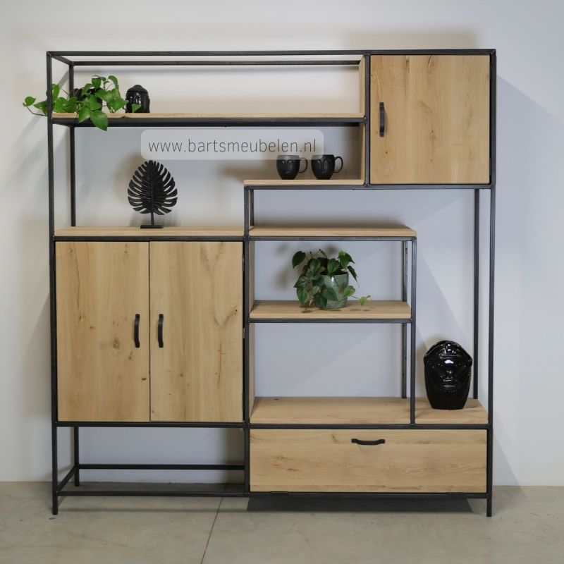 afbeelding kast industrieel met vakken