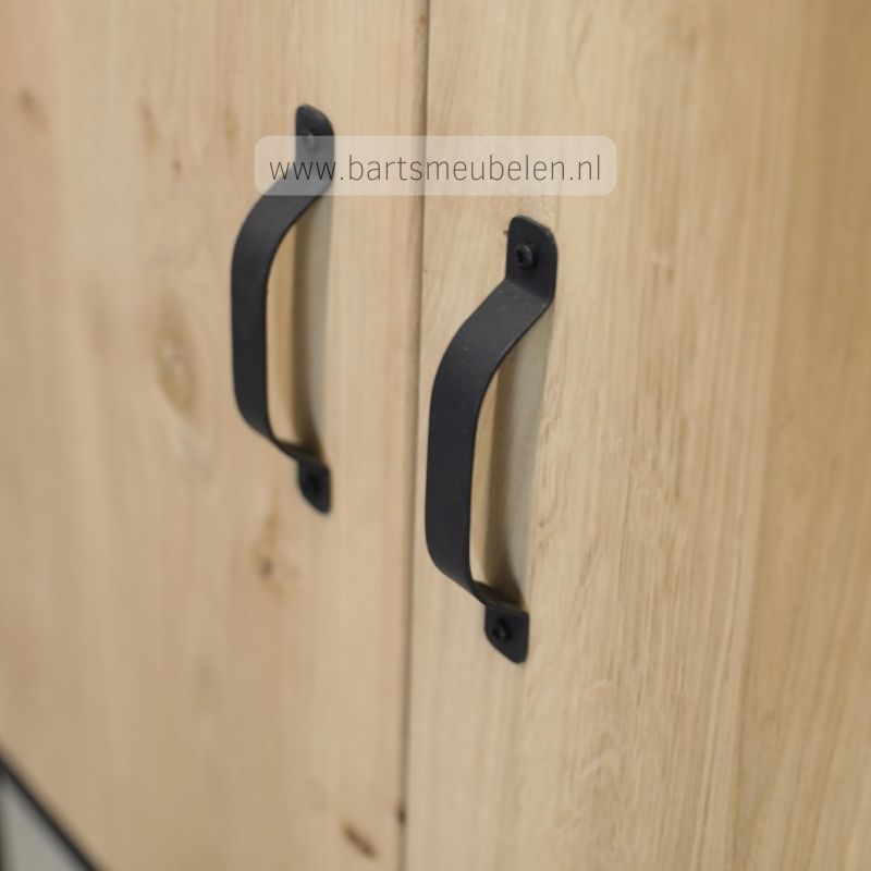 detail foto stalen handgrepen kast