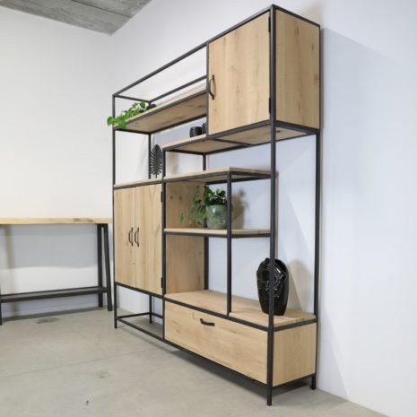 kast industrieel met vakken nr 15 van eikenhout en staal