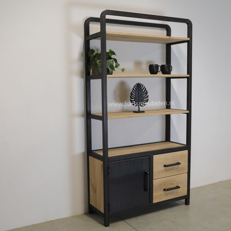 afbeelding stalen kast met hout
