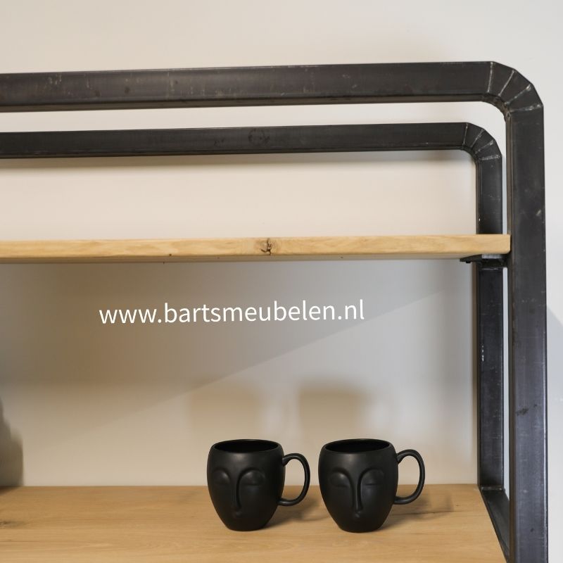 afbeelding detail ronde hoek stalen kast met hout