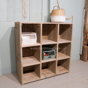 Houten vakkenkast