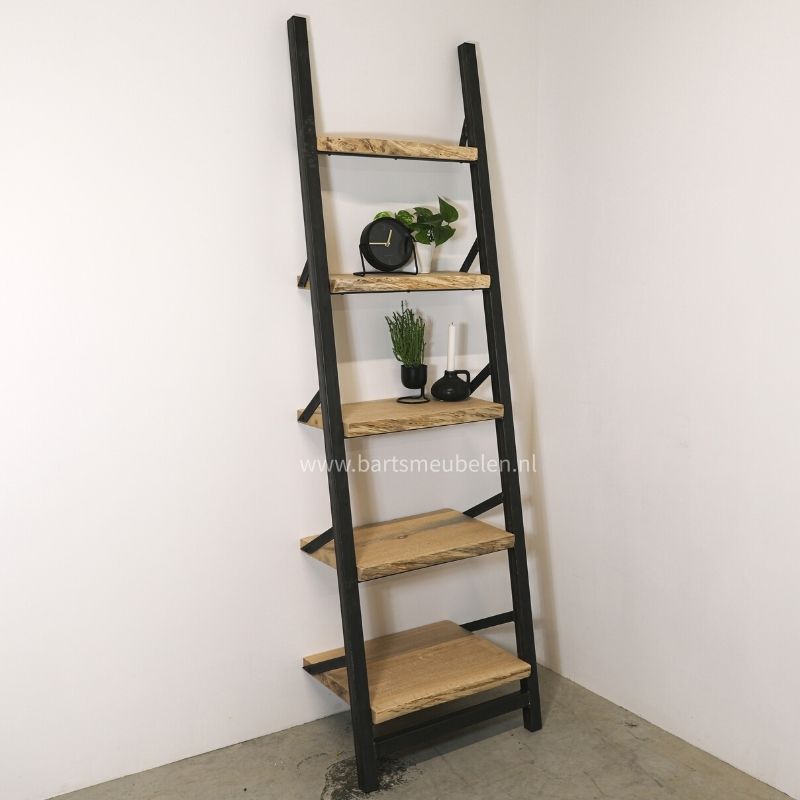 foto industrieel wandrek ladder