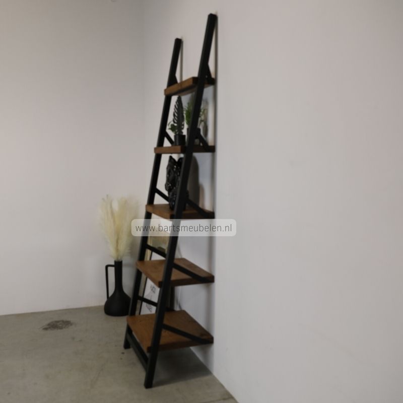 ladderkast gerookt eiken in de maat 60cm breed x 210cm hoog x 45cm diep