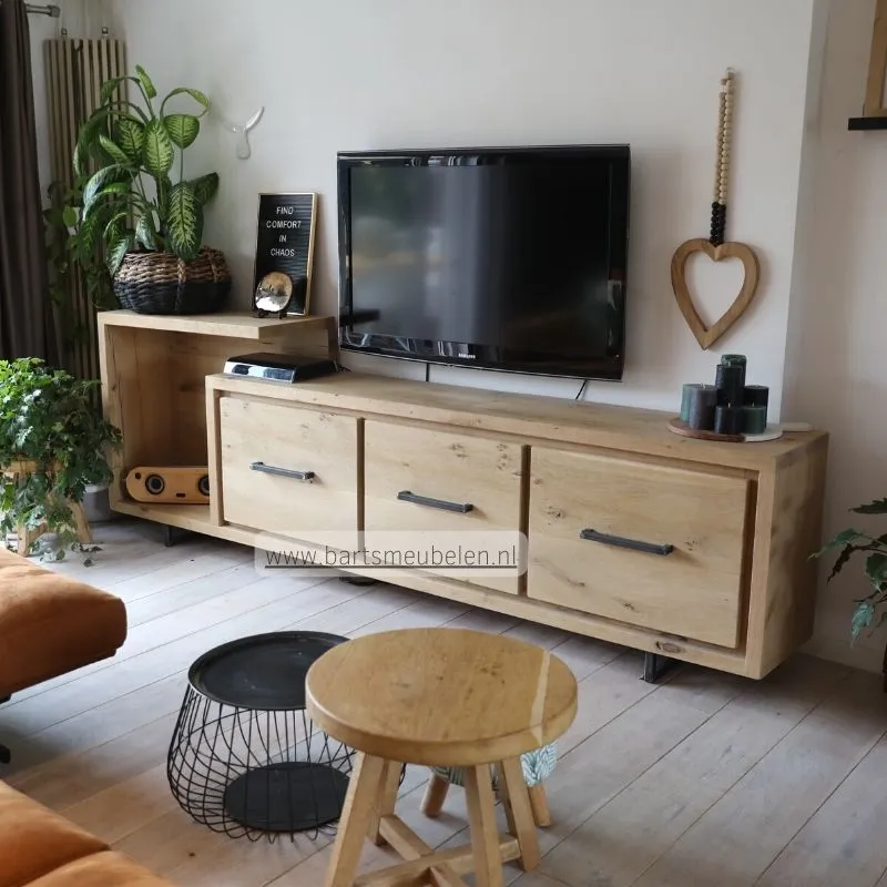 tv wandmeubel senn van eikenhout met stalen details