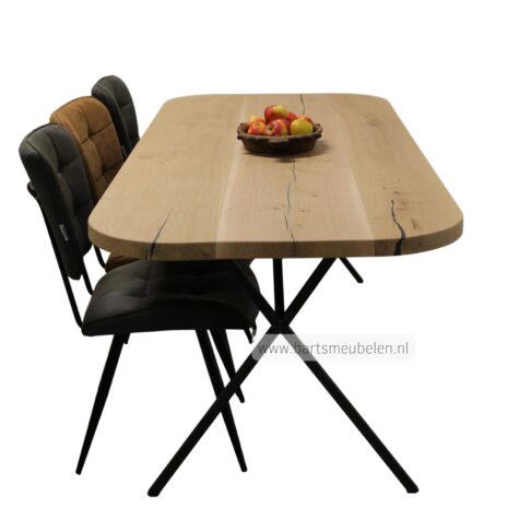 zweeds ovaal vrijstaand.1 ovalen eettafel Zweeds met stalen onderstel