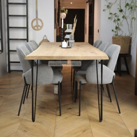boomstamtafel met hairpin tafelpoten.40