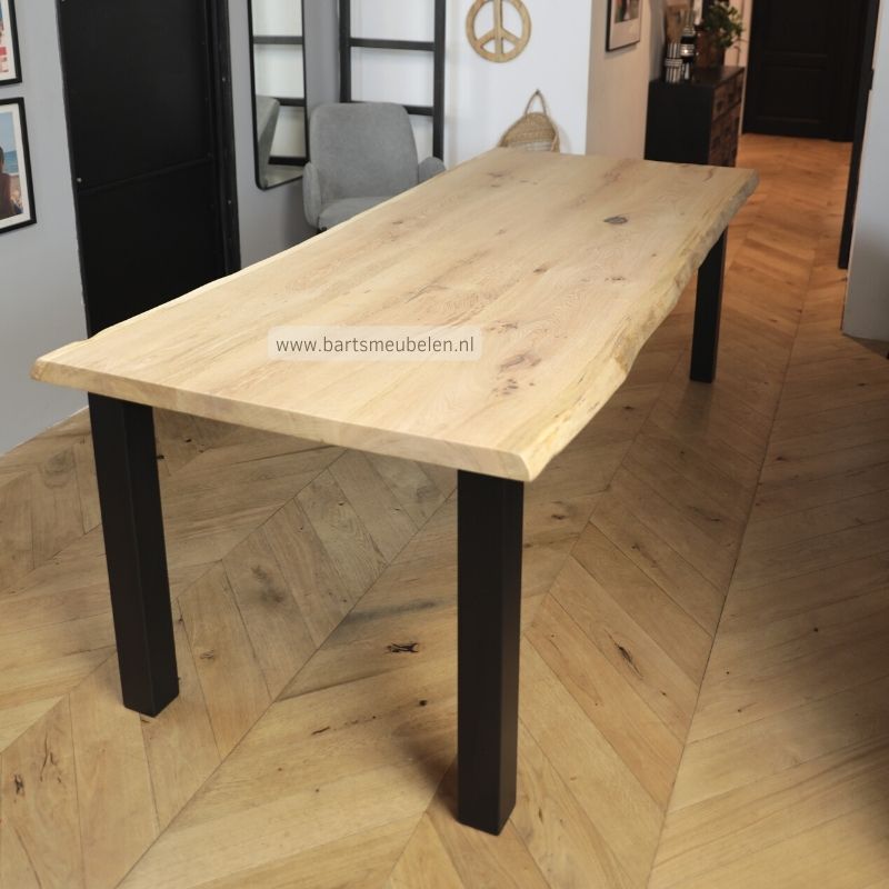 boomstamtafel met stalen poten 40800x800 1 tafel boomstamblad met 4 poten van staal