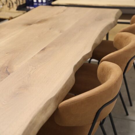 boomstamtafel-vintage-met-ronde-matrix-onderstel-zwart