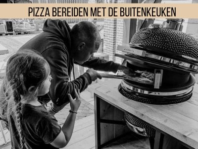 pizza bereiden met de buitenkeuken pizza's bereiden op de kamado in de buitenkeuken