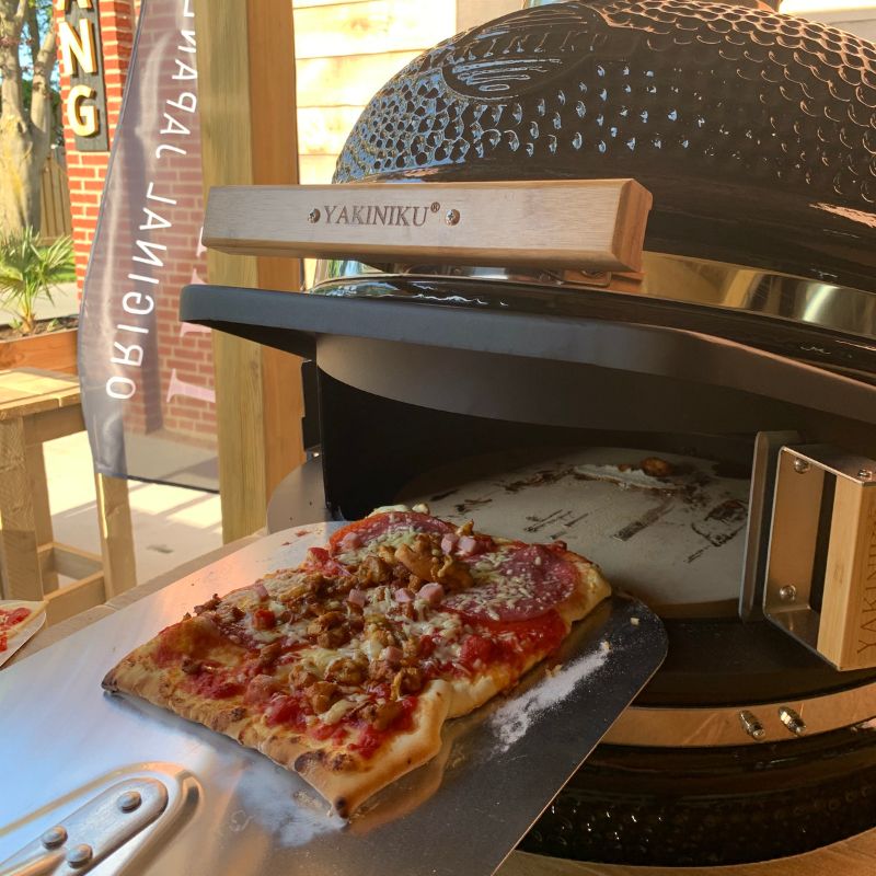 pizza op de yakiniku kamado pizza op de yakiniku kamado