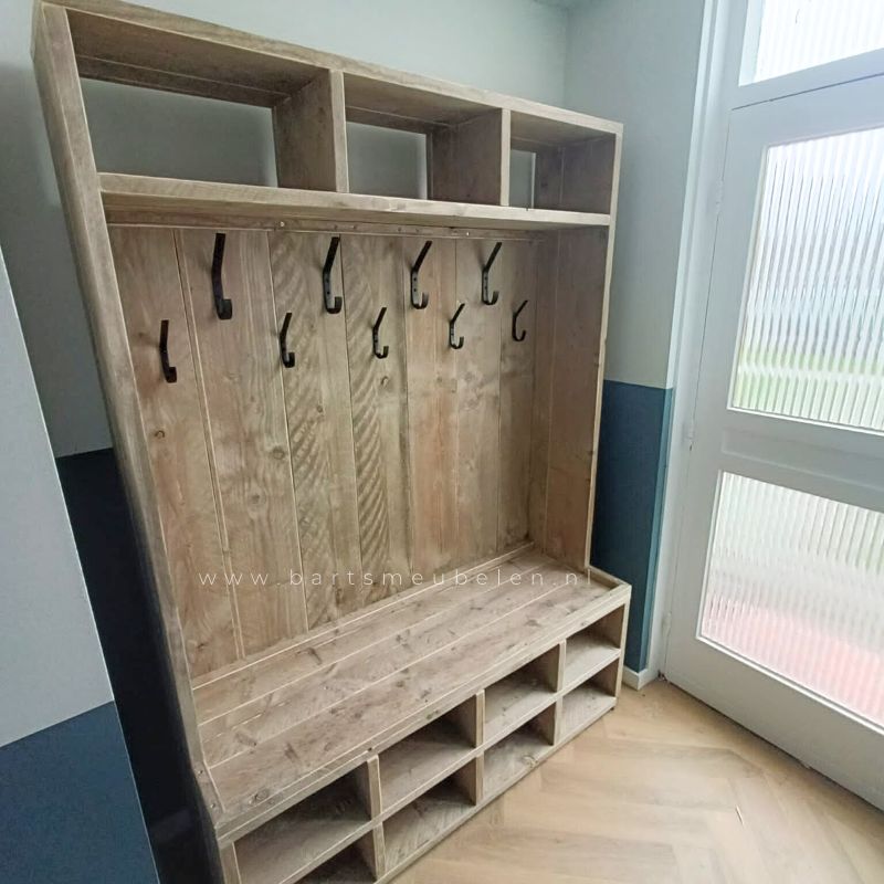 steigerhouten garderobekast bij de klant steigerhouten garderobekast bij de klant