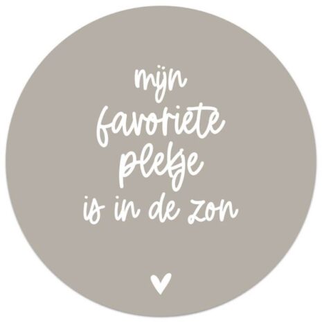 Muurcirkel beige met tekst Mijn favoriete plekje is in de zon Muurcirkel beige met tekst 'Mijn favoriete plekje is in de zon'