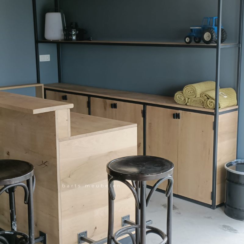 Details eikenhouten bar op maat in huis Details eikenhouten bar op maat in huis