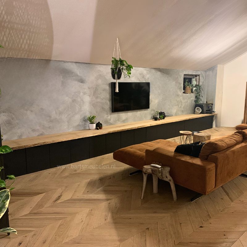 Een eikenhouten boomblad op ikea nordli lades