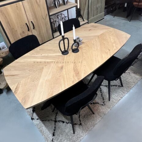 Eiken eettafel deens ovaal met hongaarse punt motief