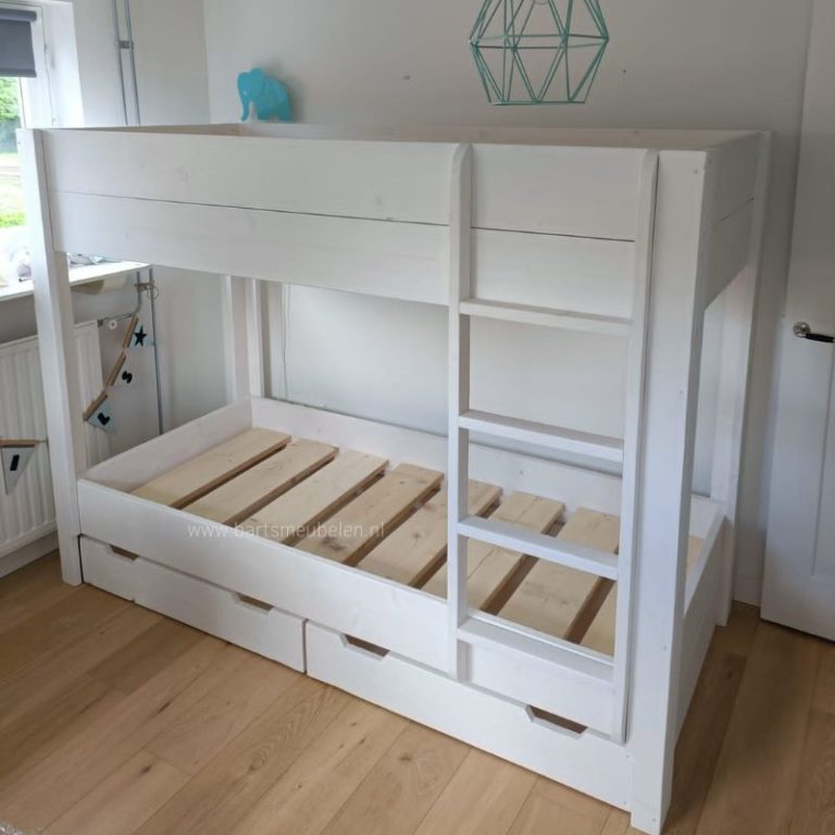 Stapelbed lucas met dekkend witte kleurbehandeling