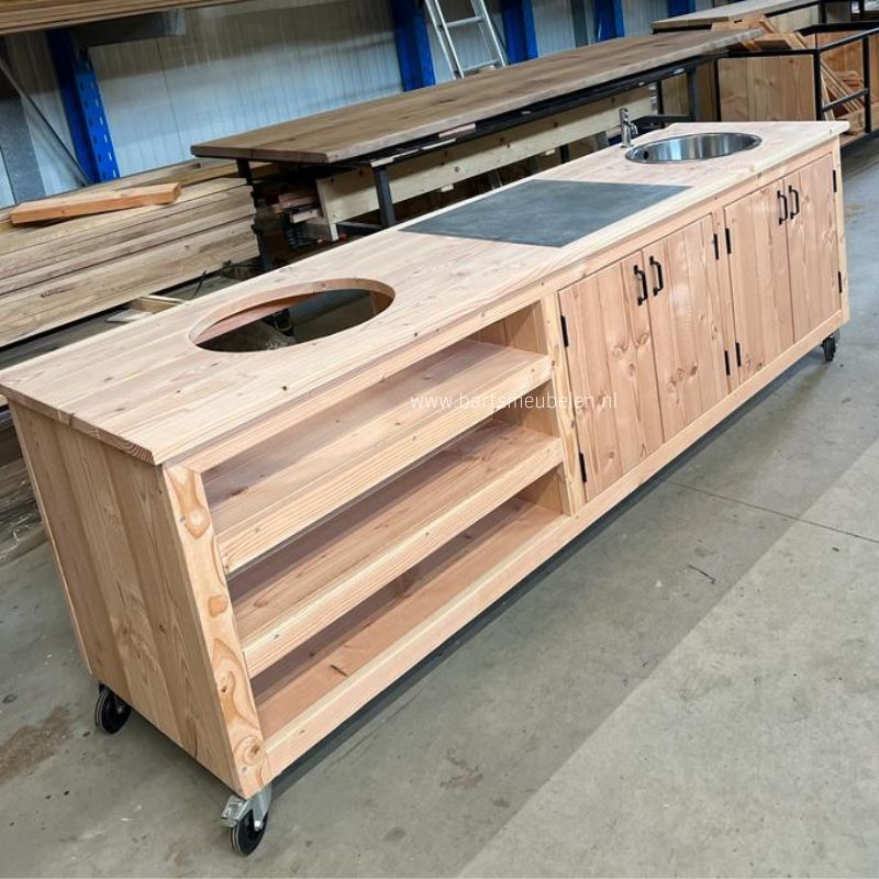 maatwerk douglas buitenkeuken voor compact kamado met tegel en spoelbak + kraan