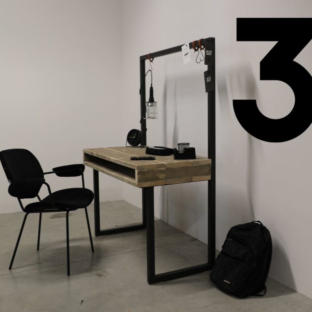 onze top 5 voor een stevig houten bureau op nummer 3 industrieel bureau lot onze top 5 voor een stevig houten bureau; op nummer 3; industrieel bureau lot