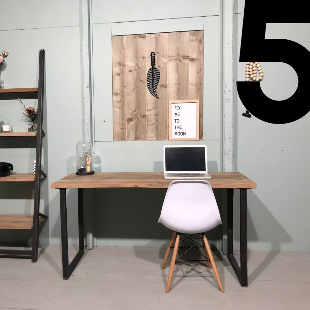 onze top 5 voor een stevig houten bureau op nummer 5 industrieel bureau amber in vintage kleur onze top 5 voor een stevig houten bureau; op nummer 5; industrieel bureau amber in vintage kleur