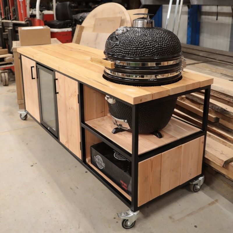 Douglas buitenkeuken industrieel op maat met koelkast en kamado Yakiniku large Douglas buitenkeuken industrieel op maat met koelkast en kamado Yakiniku large