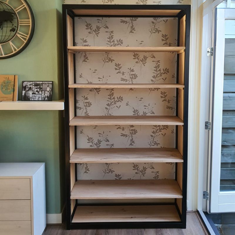 Industriele boekenkast 5 in Industriële boekenkast 5 in 100x220cm