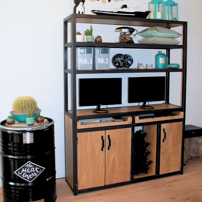 Industriele computerkast eik en staal bij de klant Industriele computerkast eik en staal bij de klant