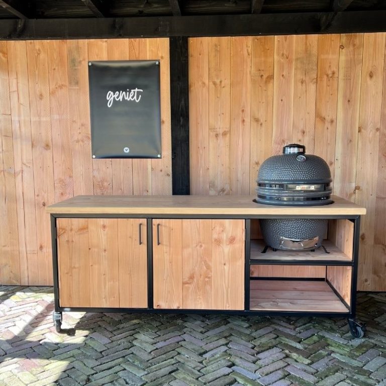 Stalen bbq tafel in overkapping + Grill Guru Large Kamado