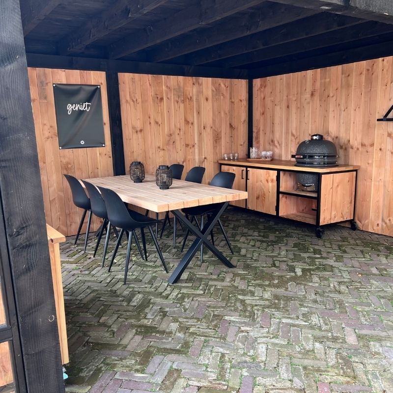 Stalen bbq tafel in overkapping met Grill Guru Large Kamado bbq Stalen bbq tafel in overkapping met Grill Guru Large Kamado bbq