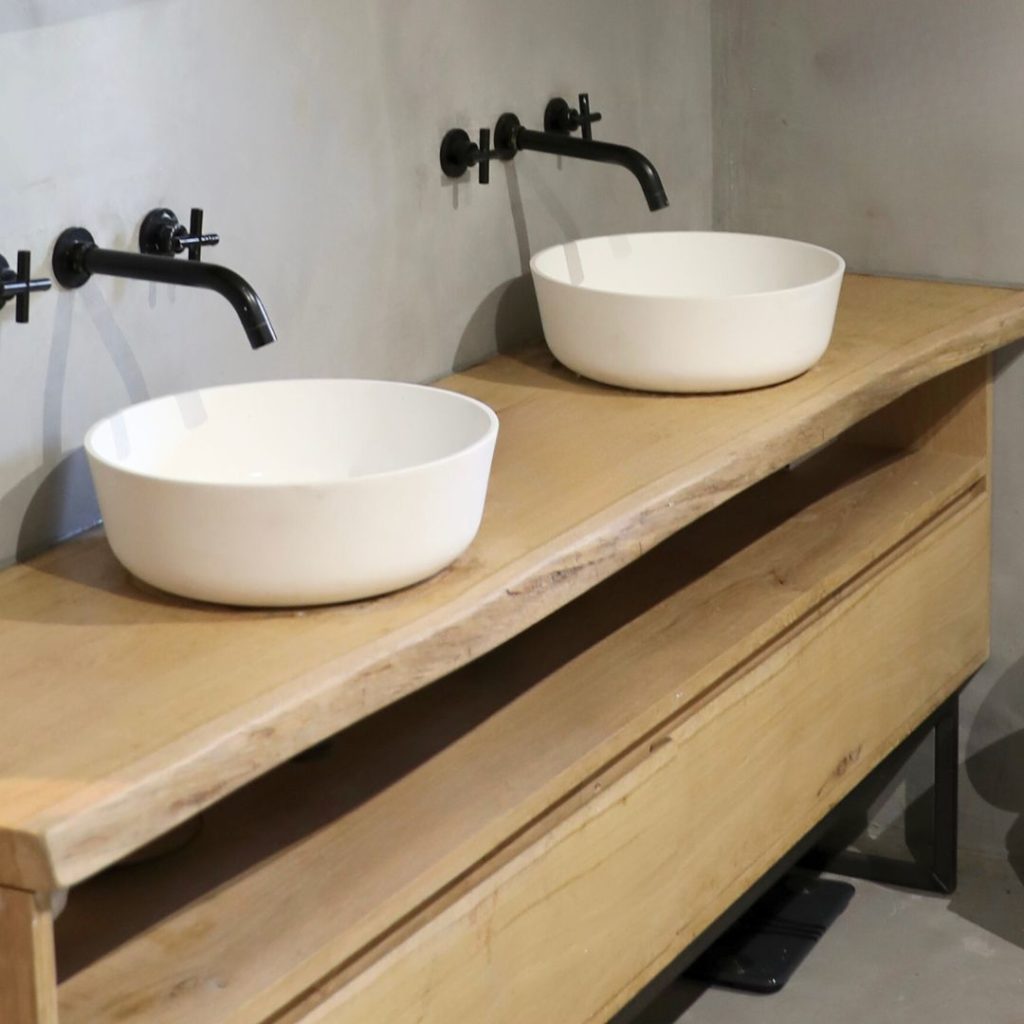 detail eikenhouten badkamermeubel op maat detail-eikenhouten-badkamermeubel-op-maat