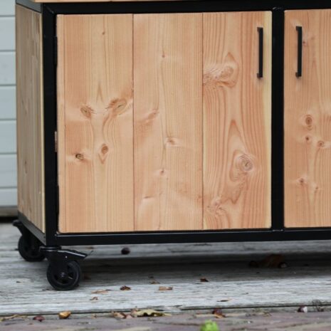 detail wielen Douglas buitenkeuken industrieel Gorinchem