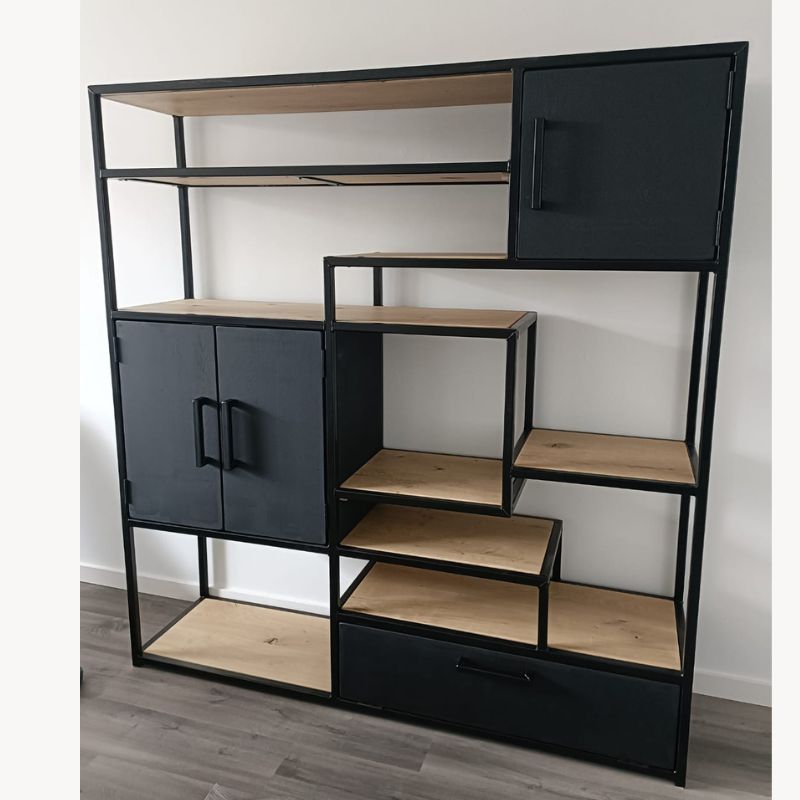 vakkenkast eikenhout en staal industriele kast met open en dichte vakken van blank eikenhout en zwart eikenhout in de afmeting 170cm lang x 180cm hoog vakkenkast eikenhout en staal - industriele kast met open en dichte vakken van blank eikenhout en zwart eikenhout in de afmeting 170cm lang x 180cm hoog