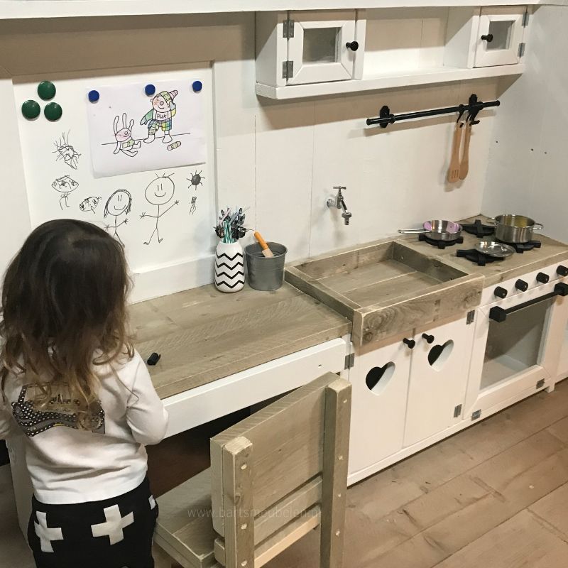 maatwerk speelmeubel met bureau voor in de woonkamer - sfeerfoto details