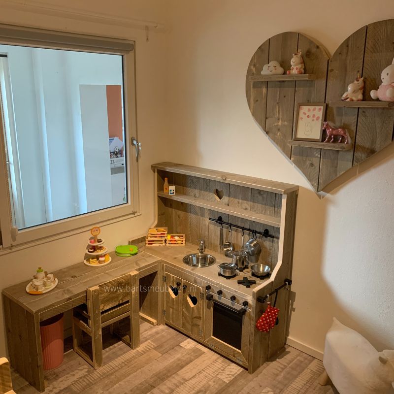 maatwerk speelmeubel van old look steigerhout met stoeltje maatwerk speelmeubel van old look steigerhout met stoeltje