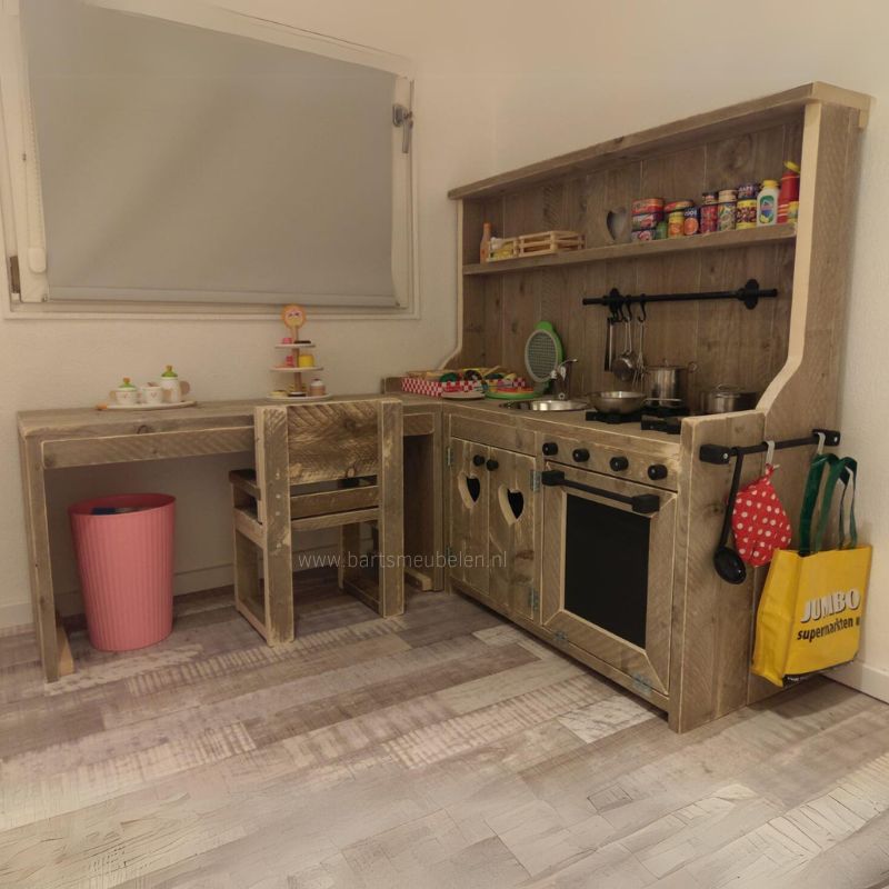 maatwerk speelmeubel van old look steigerhout sfeerfoto maatwerk speelmeubel van old-look steigerhout - sfeerfoto