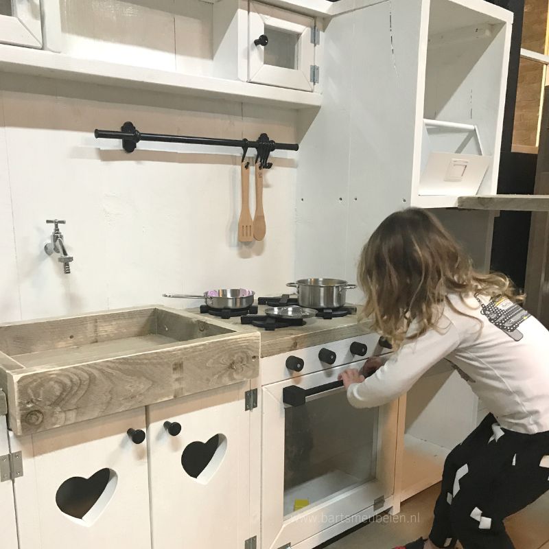 sfeerfoto speelmeubel met bureau in de woonkamer